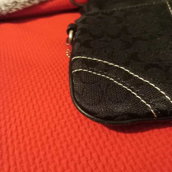 Black Coach Wristlet EUC - Picture 6 of 7